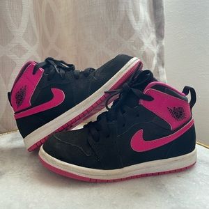 Nike Air Jordan 1 Retro High GT Girl Size 10C 'Black Vivid Pink/705324-008